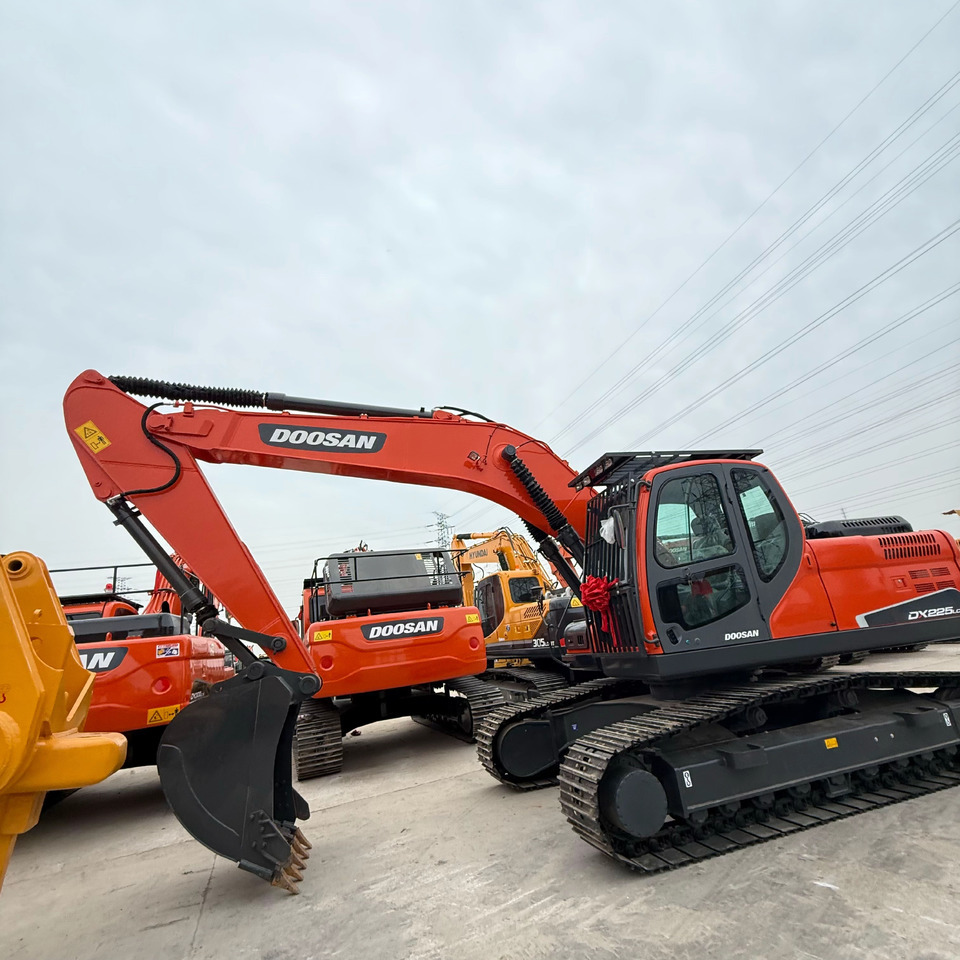 Doosan Dx225 Crawler Excavator - Bager goseničar: slika 1 Doosan Dx225 Crawler Excavator - Bager goseničar: slika 1