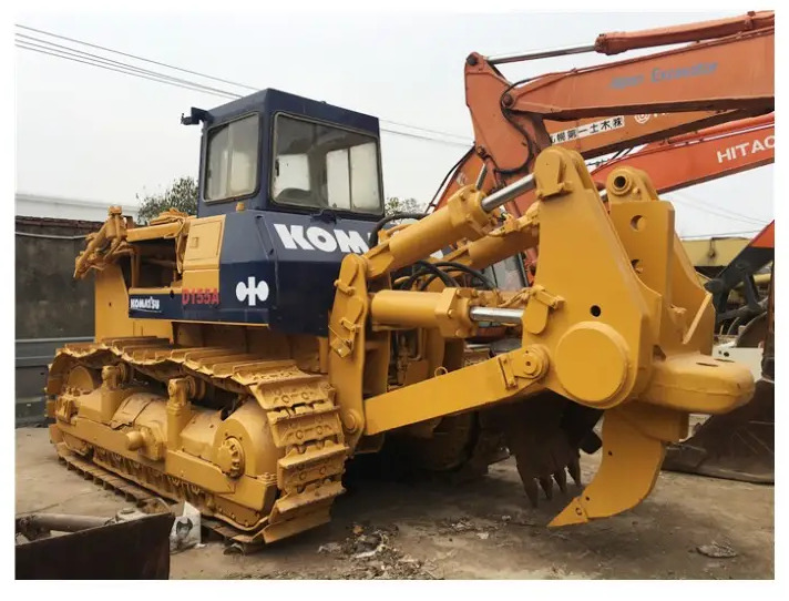 Good condition D155A used bulldozer Komatsu D155A-3 D155A-1 Komatsu dozer bulldozer for sale - Buldožer: slika 1 Good condition D155A used bulldozer Komatsu D155A-3 D155A-1 Komatsu dozer bulldozer for sale - Buldožer: slika 1