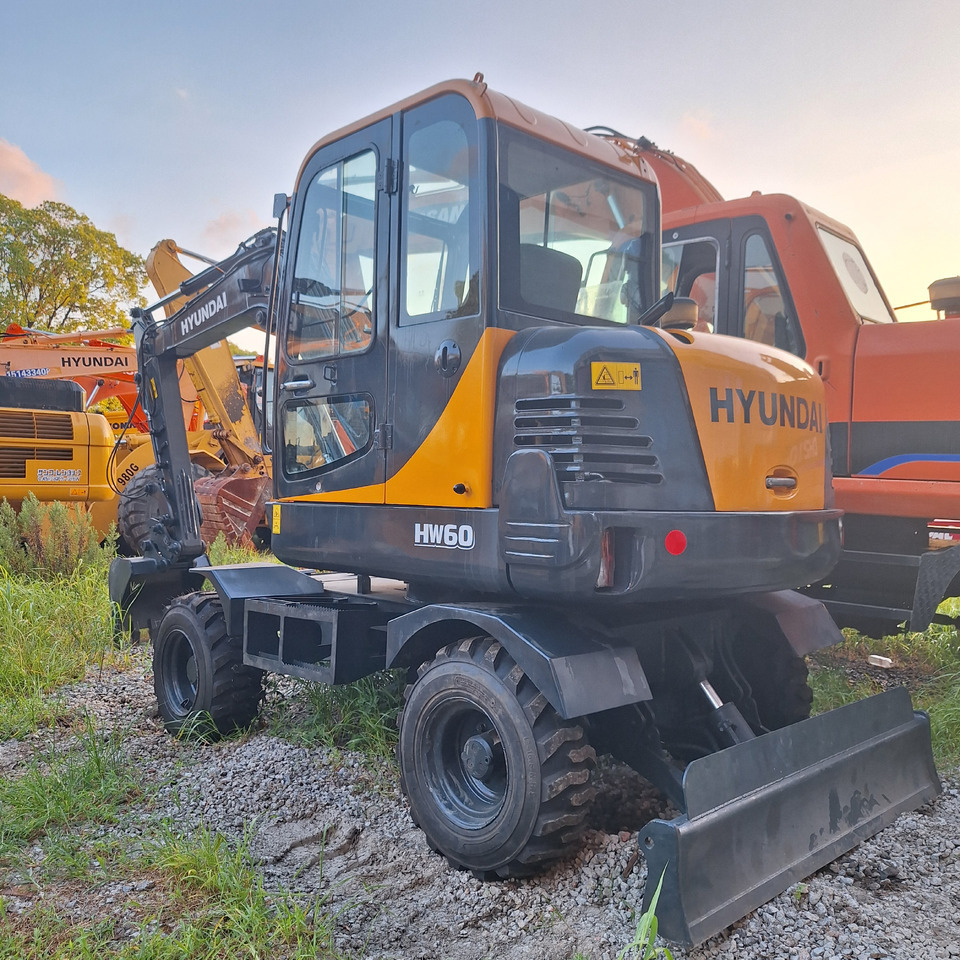 Hyundai 60vs excavator - Bager na kolesih: slika 1 Hyundai 60vs excavator - Bager na kolesih: slika 1