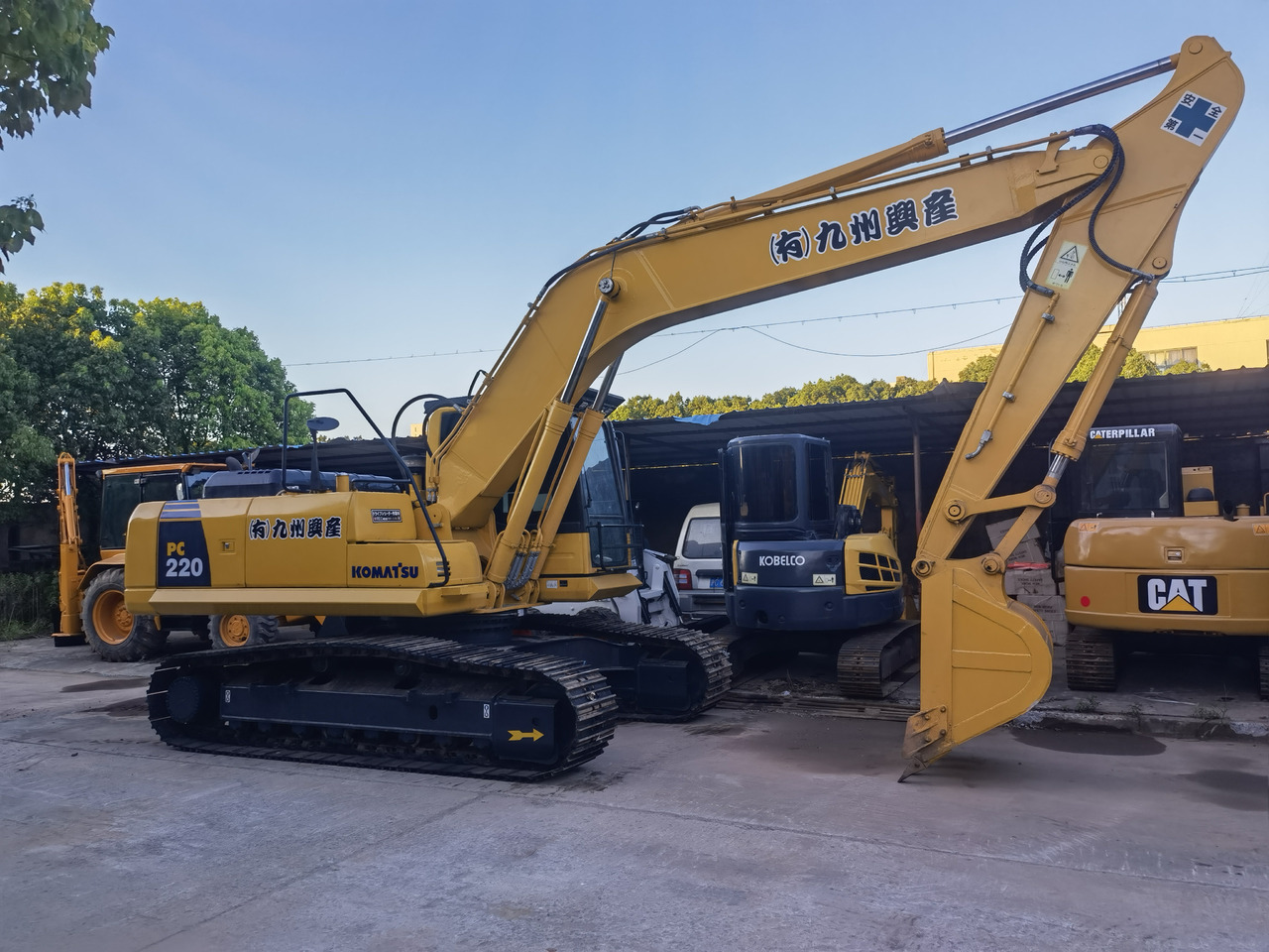 KOMATSU PC220-8 - Bager goseničar: slika 2 KOMATSU PC220-8 - Bager goseničar: slika 2