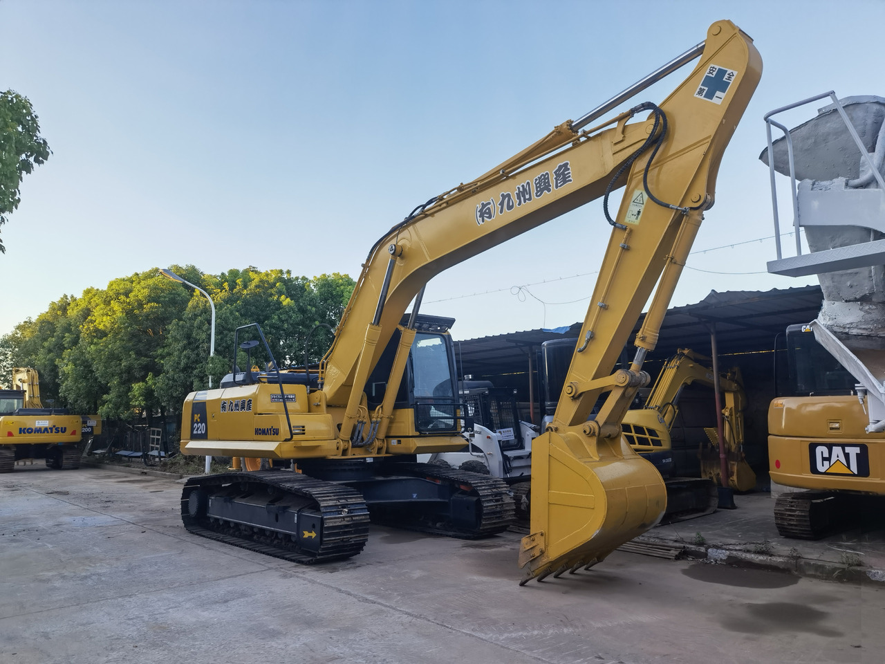 KOMATSU PC220-8 - Bager goseničar: slika 3 KOMATSU PC220-8 - Bager goseničar: slika 3