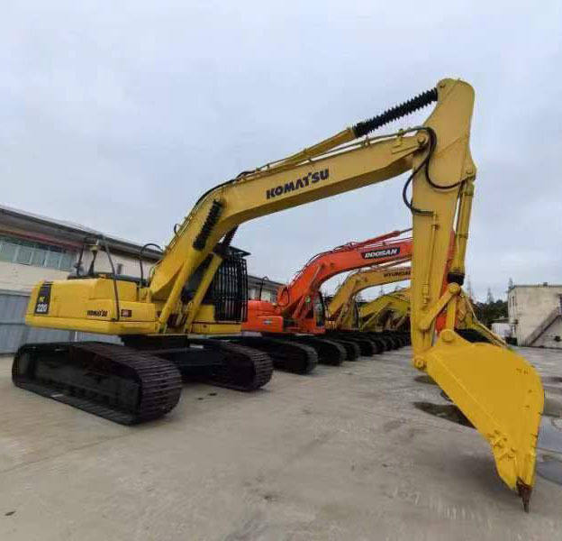 KOMATSU PC220-8 excavator - Bager goseničar: slika 4 KOMATSU PC220-8 excavator - Bager goseničar: slika 4