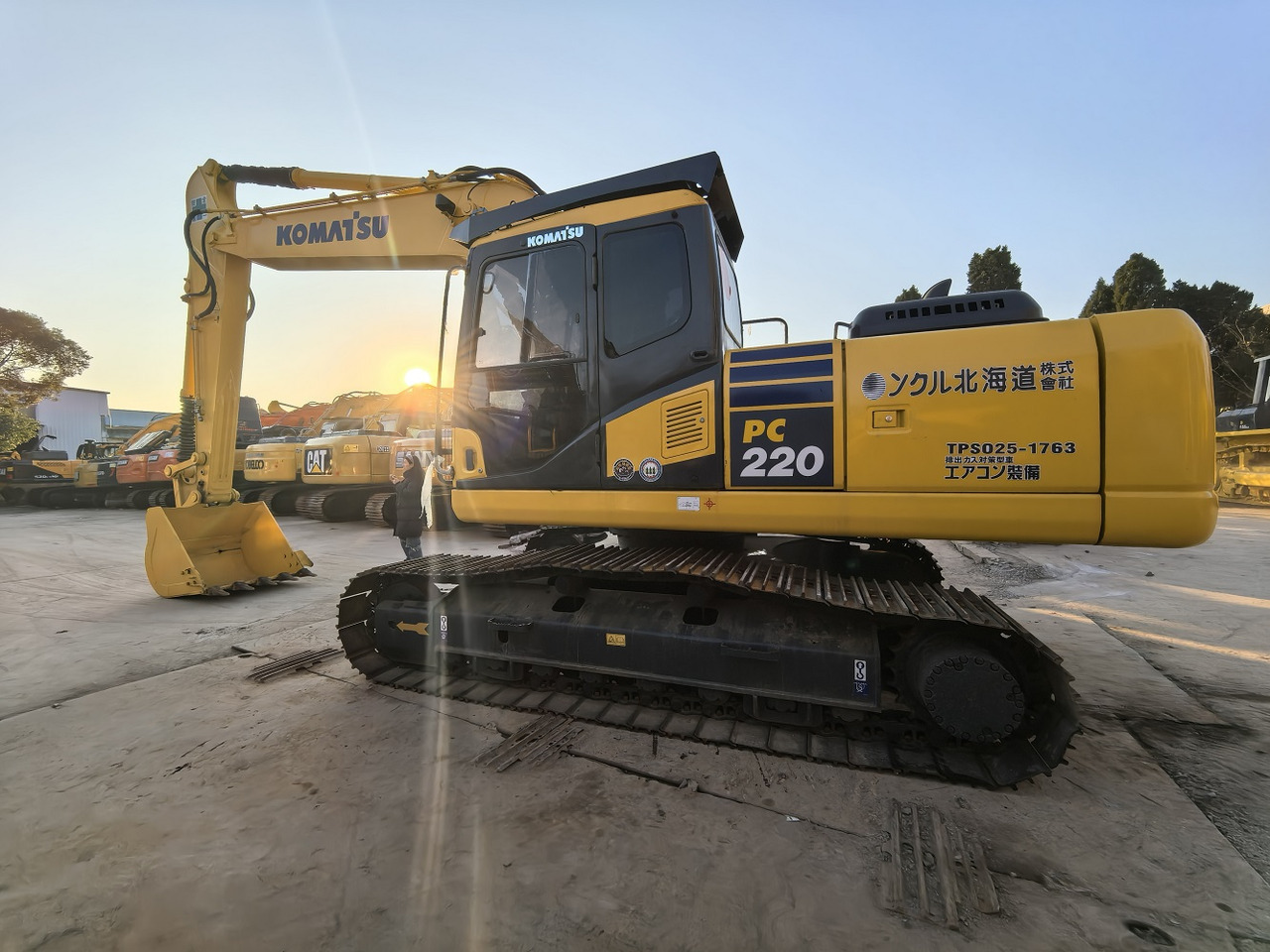 Komatsu PC220-7 - Bager goseničar: slika 1 Komatsu PC220-7 - Bager goseničar: slika 1
