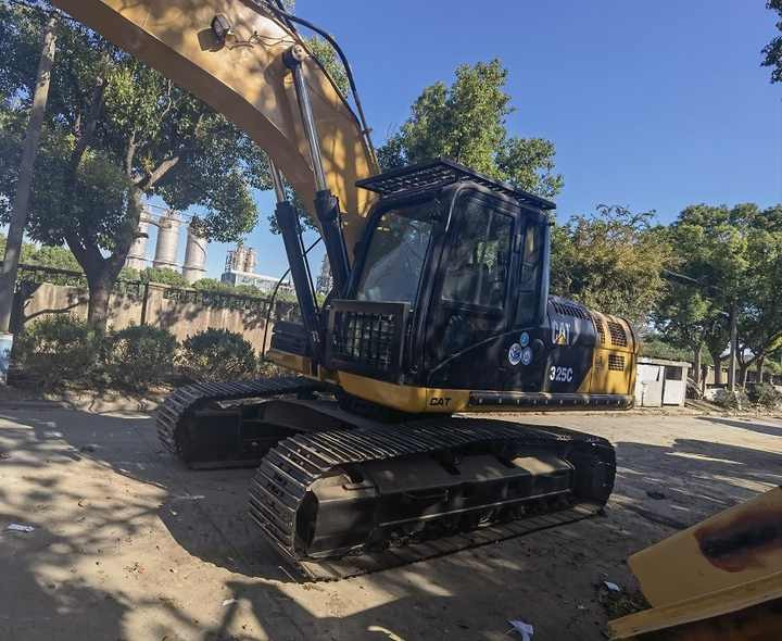 Second Hand CAT 325C high quality and good performance machine digger crawler used excavator in stock - Bager goseničar: slika 2 Second Hand CAT 325C high quality and good performance machine digger crawler used excavator in stock - Bager goseničar: slika 2