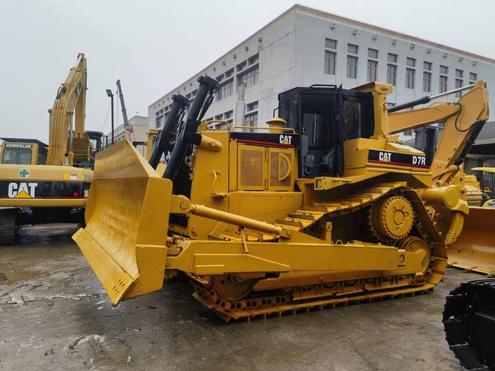 Second Hand Caterpillar CAT D7G D7R Bulldozer Used CAT D7R in stock in shanghai yard - Buldožer: slika 4 Second Hand Caterpillar CAT D7G D7R Bulldozer Used CAT D7R in stock in shanghai yard - Buldožer: slika 4