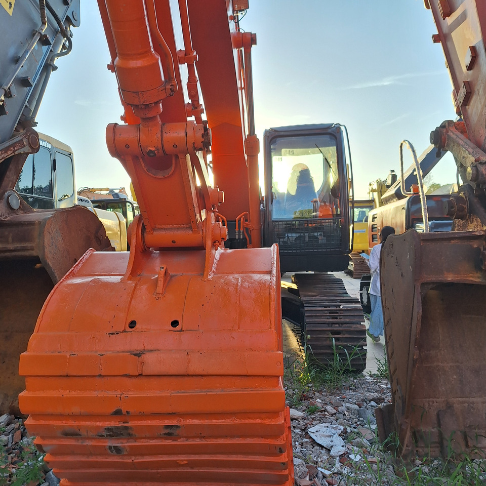 Second hand Hitachi ZX210 excavator - Bager: slika 5 Second hand Hitachi ZX210 excavator - Bager: slika 5