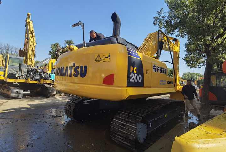 Secondhand komatsu pc220-8 excavator low price high quality Japan Komatsu Excavator PC220-8 for sale - Bager goseničar: slika 4 Secondhand komatsu pc220-8 excavator low price high quality Japan Komatsu Excavator PC220-8 for sale - Bager goseničar: slika 4