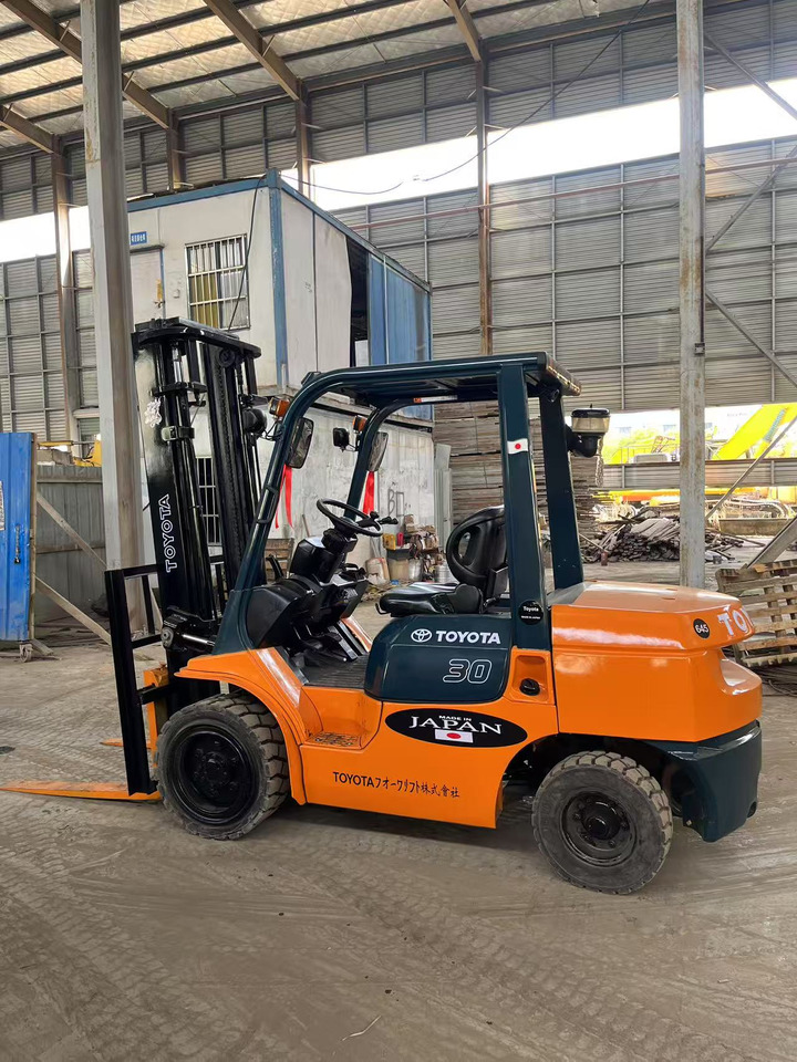 Toyota FD30 Forklift - Diesel viličar: slika 2 Toyota FD30 Forklift - Diesel viličar: slika 2
