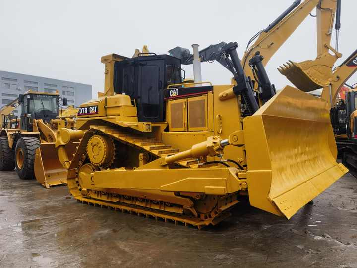 Used CAT bulldozer D7 second hand caterpillar D7G D7R high quality crawler bulldozer FOR SALE - Buldožer: slika 2 Used CAT bulldozer D7 second hand caterpillar D7G D7R high quality crawler bulldozer FOR SALE - Buldožer: slika 2