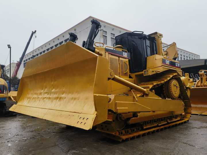 Used CAT bulldozer D7 second hand caterpillar D7G D7R high quality crawler bulldozer FOR SALE - Buldožer: slika 3 Used CAT bulldozer D7 second hand caterpillar D7G D7R high quality crawler bulldozer FOR SALE - Buldožer: slika 3