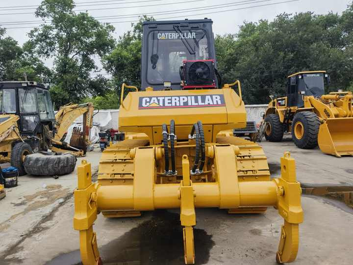 Used crawler bulldozer for high quality used cat bulldozer low price and hot sales CAT D6G bulldozer - Buldožer: slika 3 Used crawler bulldozer for high quality used cat bulldozer low price and hot sales CAT D6G bulldozer - Buldožer: slika 3