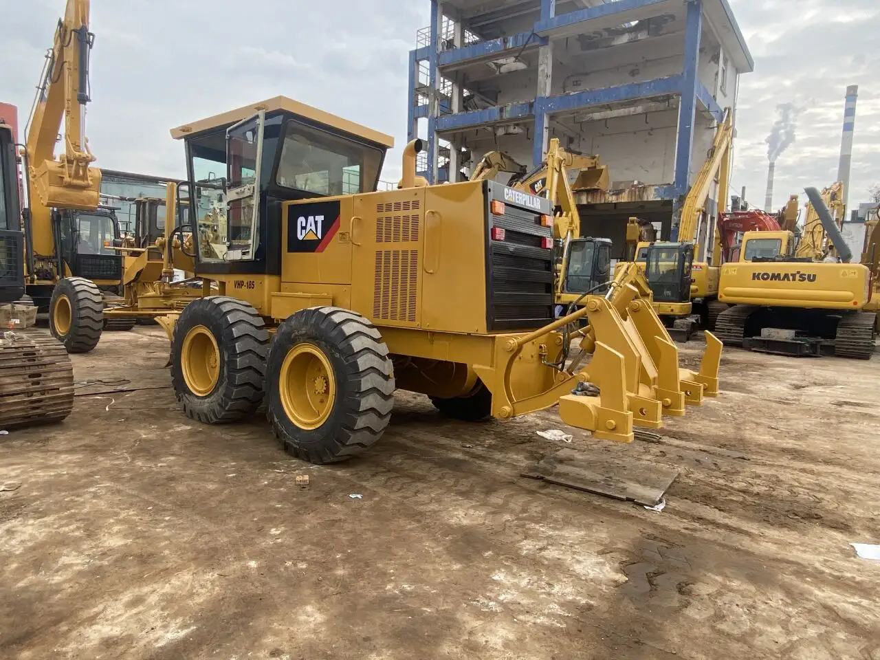 Used grader caterpillar 140H Caterpillar motor grader 140H 140G 120K 120G 14H cheap used grader - Greder: slika 4 Used grader caterpillar 140H Caterpillar motor grader 140H 140G 120K 120G 14H cheap used grader - Greder: slika 4