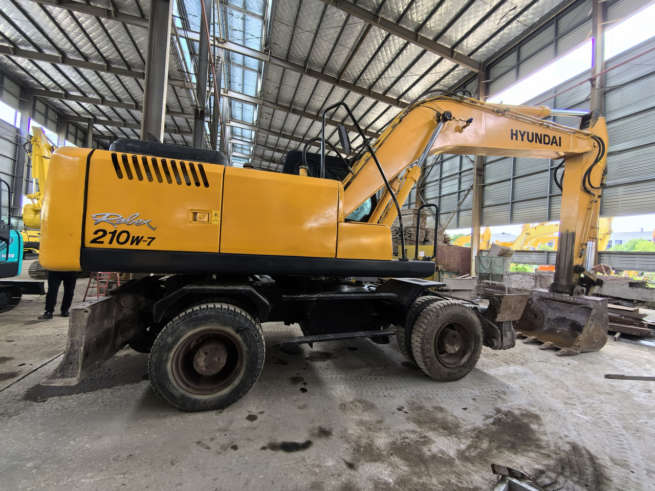 Used hyundai R210W-7 wheel excavator - Bager na kolesih: slika 3 Used hyundai R210W-7 wheel excavator - Bager na kolesih: slika 3