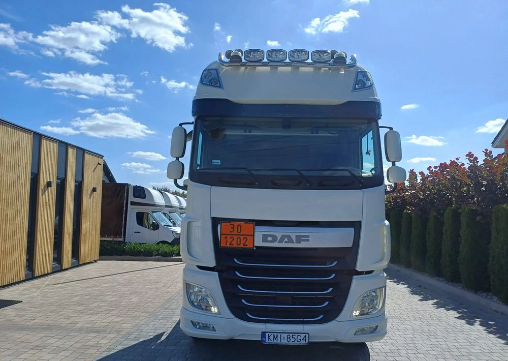 DAF XF 480 SUPER SPACE CAB z PEŁNYM ADR + HYDRAULIKA - Vlačilec: slika 3 DAF XF 480 SUPER SPACE CAB z PEŁNYM ADR + HYDRAULIKA - Vlačilec: slika 3