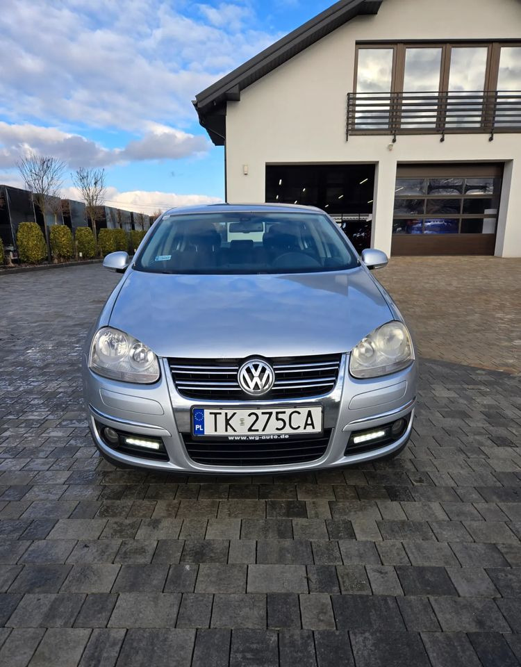 Volkswagen Jetta 2.0 TDI Sportline - Limuzina: slika 1 Volkswagen Jetta 2.0 TDI Sportline - Limuzina: slika 1