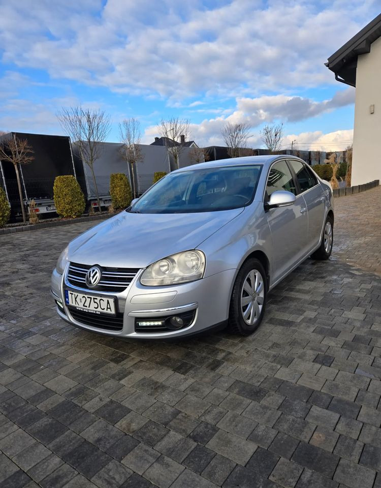 Volkswagen Jetta 2.0 TDI Sportline - Limuzina: slika 2 Volkswagen Jetta 2.0 TDI Sportline - Limuzina: slika 2