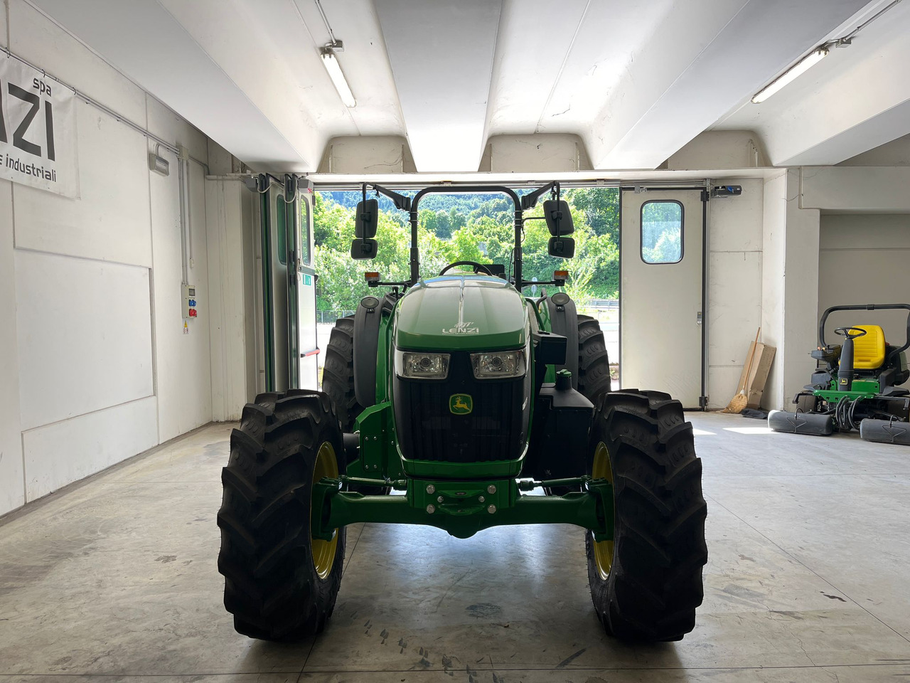 JOHN DEERE 5100 M - Traktor: slika 3 JOHN DEERE 5100 M - Traktor: slika 3