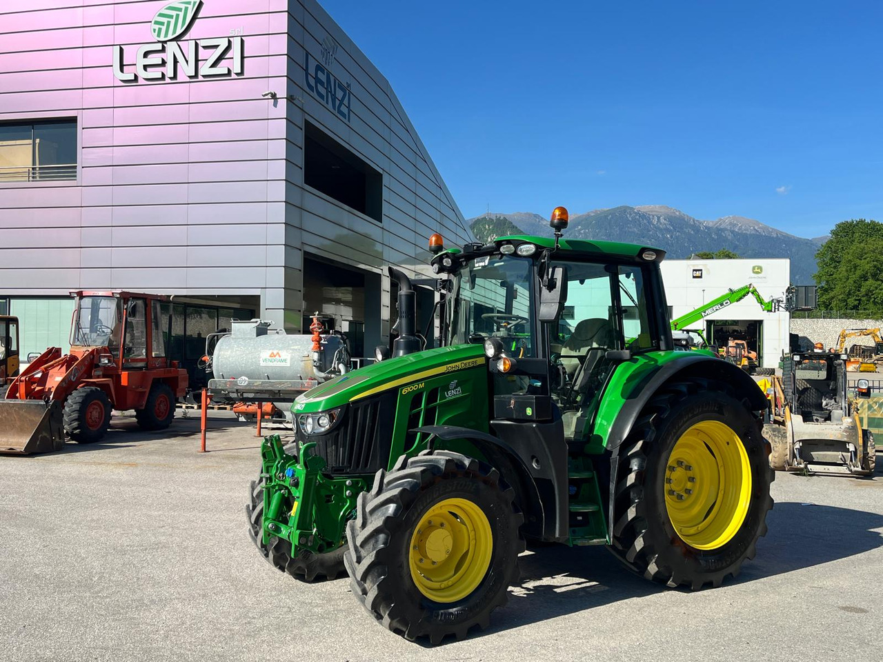 JOHN DEERE 6100M - Traktor: slika 1 JOHN DEERE 6100M - Traktor: slika 1
