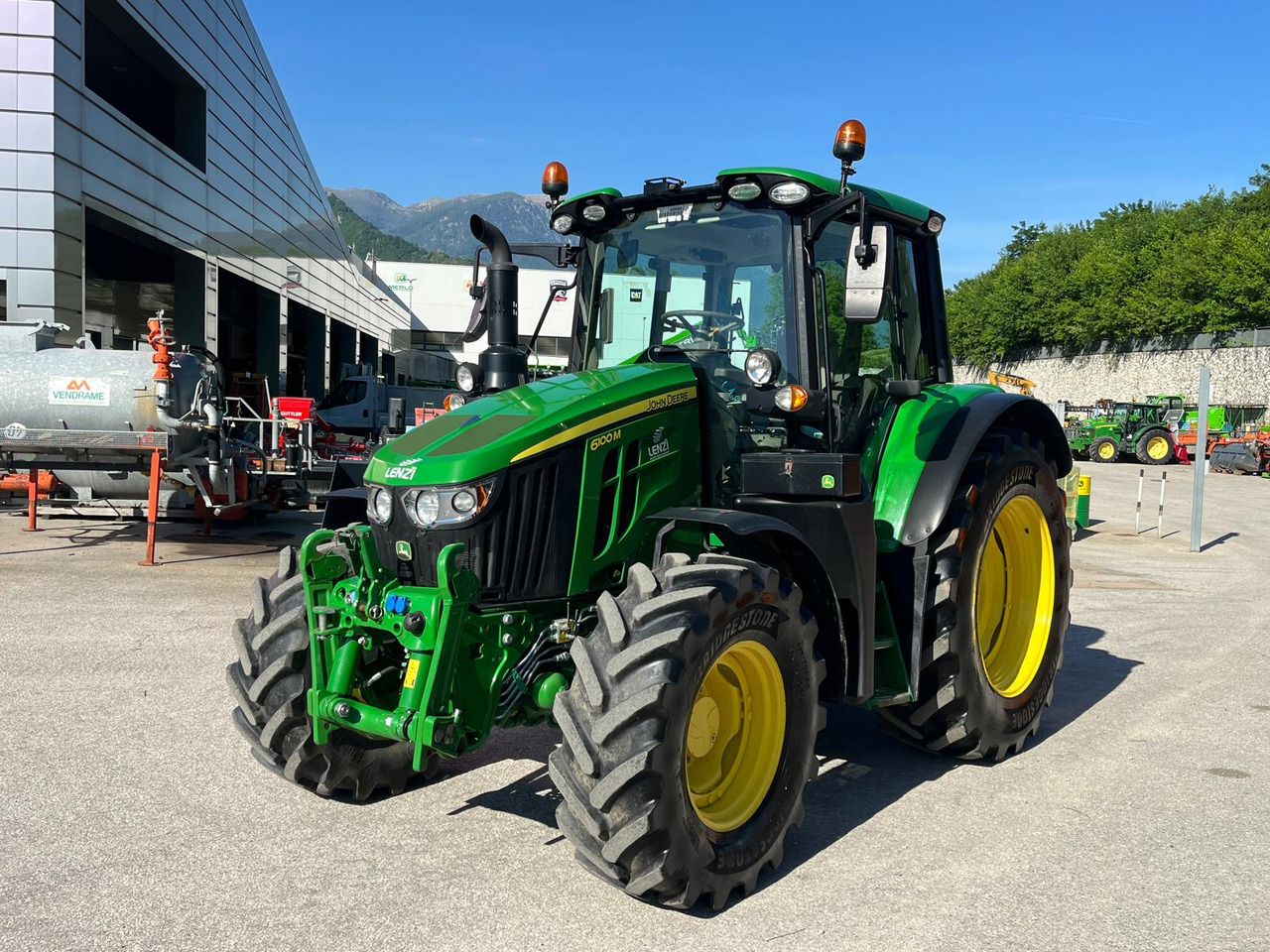 JOHN DEERE 6100M - Traktor: slika 2 JOHN DEERE 6100M - Traktor: slika 2