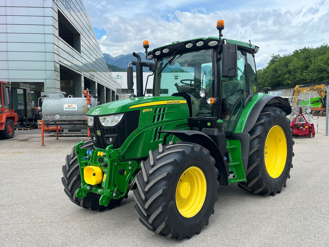 JOHN DEERE 6130 - Traktor: slika 2 JOHN DEERE 6130 - Traktor: slika 2