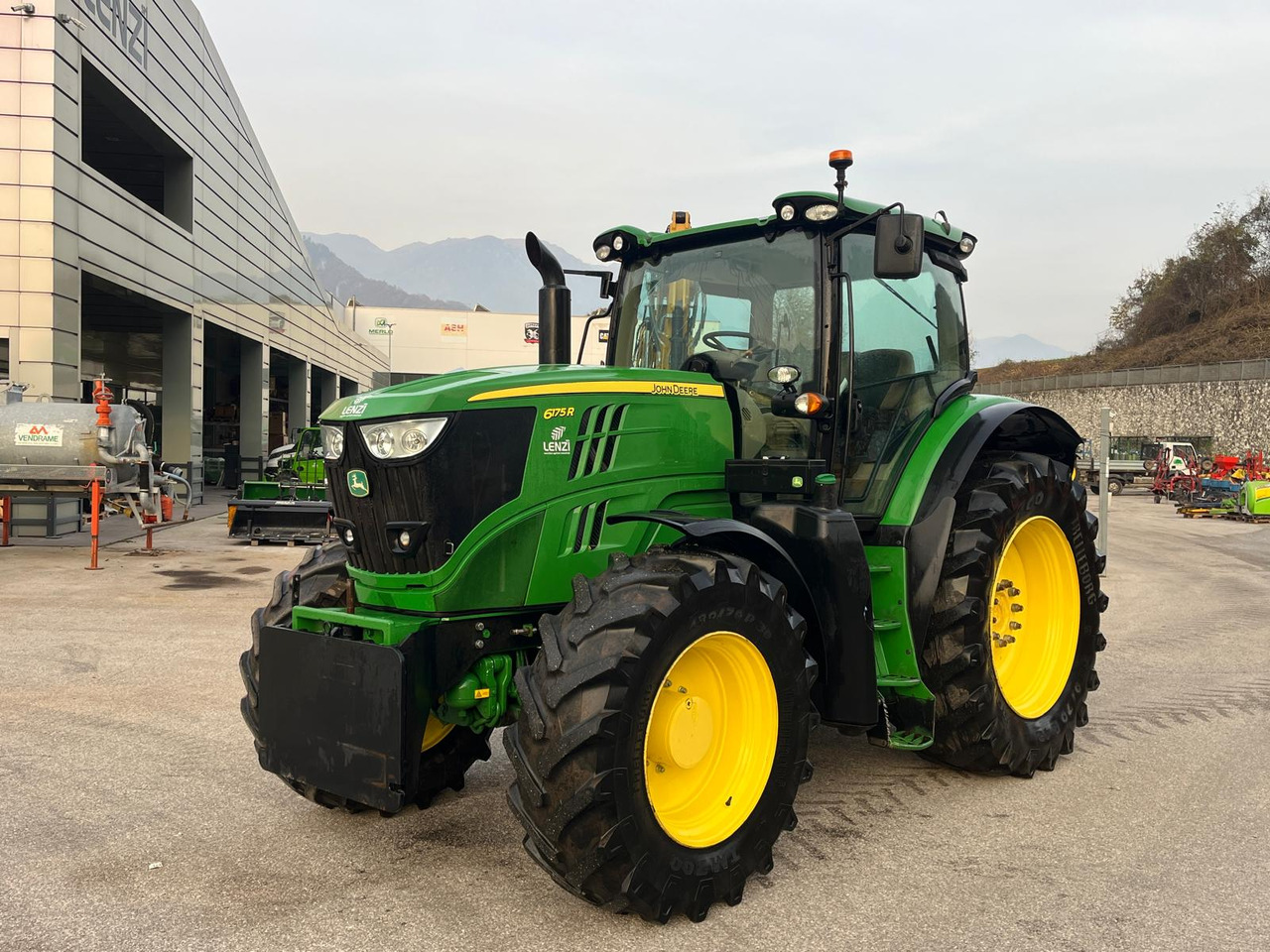 John Deere 6175R - Traktor: slika 2 John Deere 6175R - Traktor: slika 2