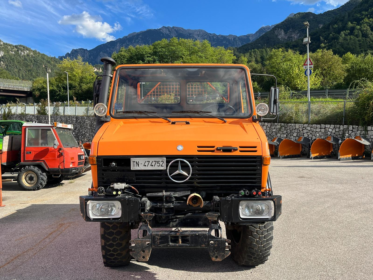MERCEDES BENZ UNIMOG U1200 – 70 - Tovornjak prekucnik: slika 3 MERCEDES BENZ UNIMOG U1200 – 70 - Tovornjak prekucnik: slika 3