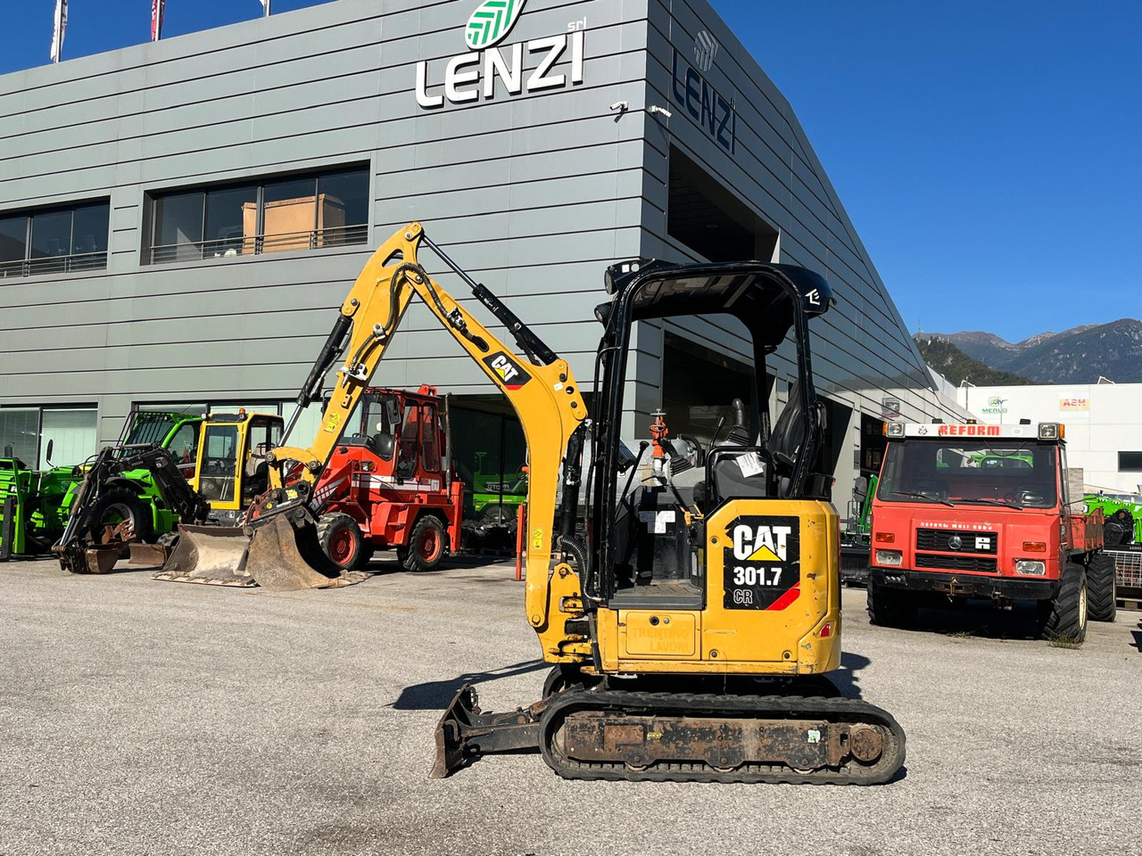 MINIESCAVATORE CAT 301.7 CR - Mini bager: slika 1 MINIESCAVATORE CAT 301.7 CR - Mini bager: slika 1