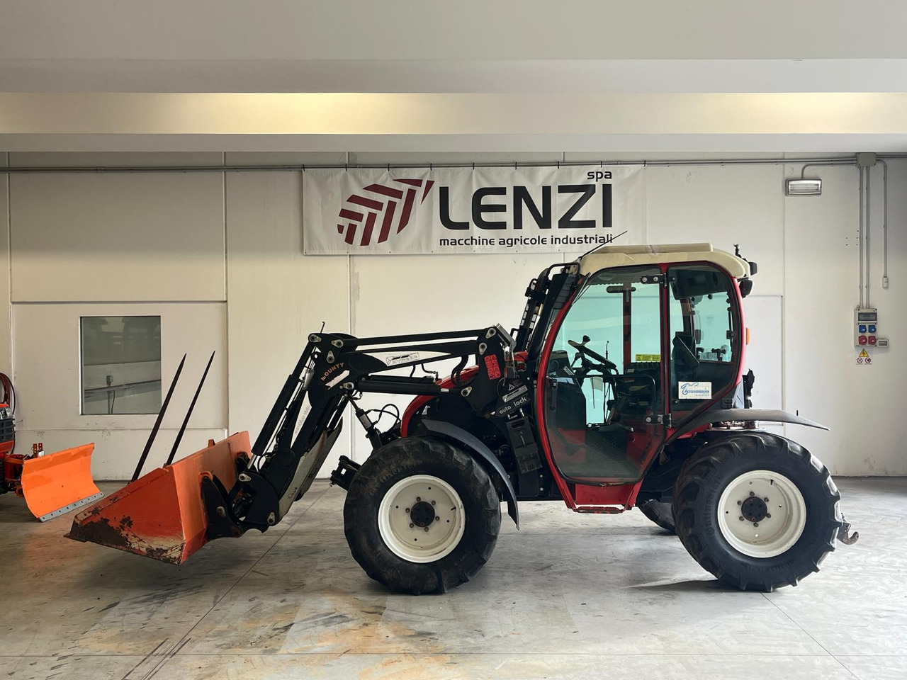 REFORM MOUNY 80S + CARICATORE HYDRAC - Traktor: slika 1 REFORM MOUNY 80S + CARICATORE HYDRAC - Traktor: slika 1