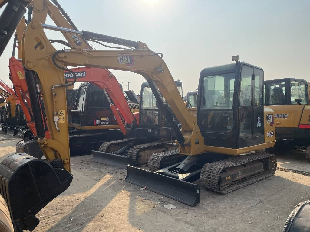 CAT 306 - Mini bager: slika 1 CAT 306 - Mini bager: slika 1