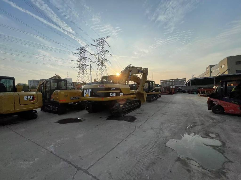 CAT 320 B - Bager goseničar: slika 1 CAT 320 B - Bager goseničar: slika 1