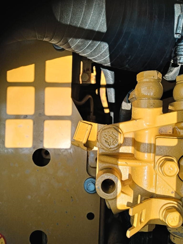 CAT 320 D - Bager goseničar: slika 2 CAT 320 D - Bager goseničar: slika 2