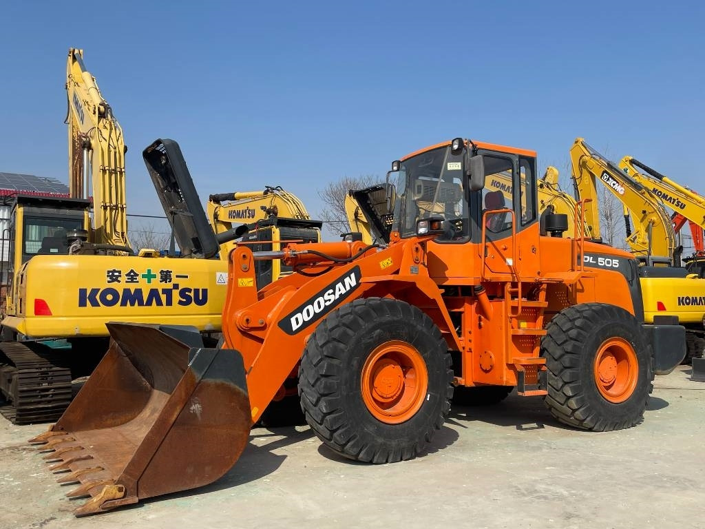 Doosan DL 505 - Kolesni nakladalec: slika 1 Doosan DL 505 - Kolesni nakladalec: slika 1