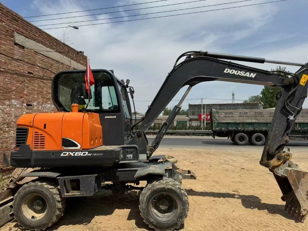 Doosan DX60W - Bager na kolesih: slika 3 Doosan DX60W - Bager na kolesih: slika 3