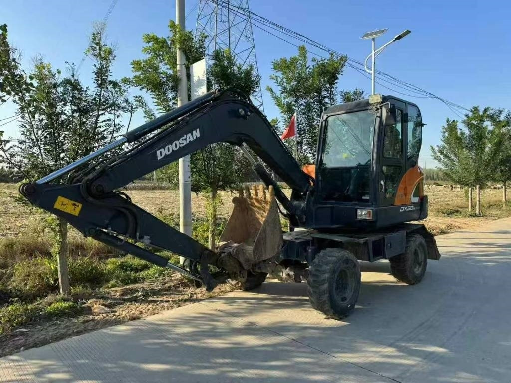 Doosan DX60W - Bager na kolesih: slika 4 Doosan DX60W - Bager na kolesih: slika 4
