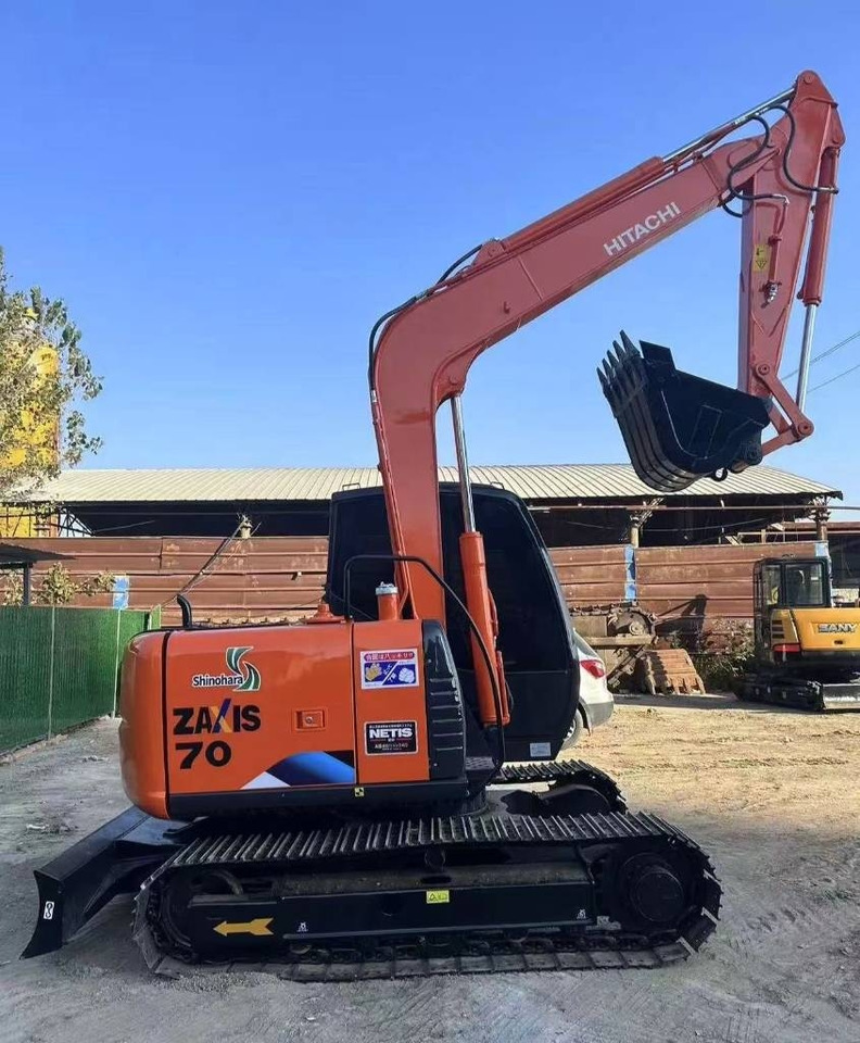 Hitachi 70 - Mini bager: slika 1 Hitachi 70 - Mini bager: slika 1