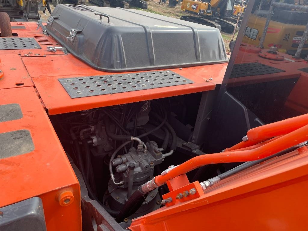 Hitachi ZX 240 - Bager goseničar: slika 2 Hitachi ZX 240 - Bager goseničar: slika 2