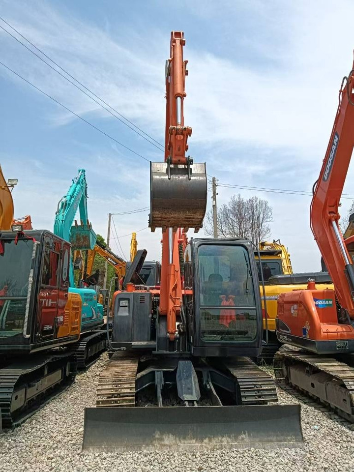 Hitachi ZX 70 - Mini bager: slika 1 Hitachi ZX 70 - Mini bager: slika 1