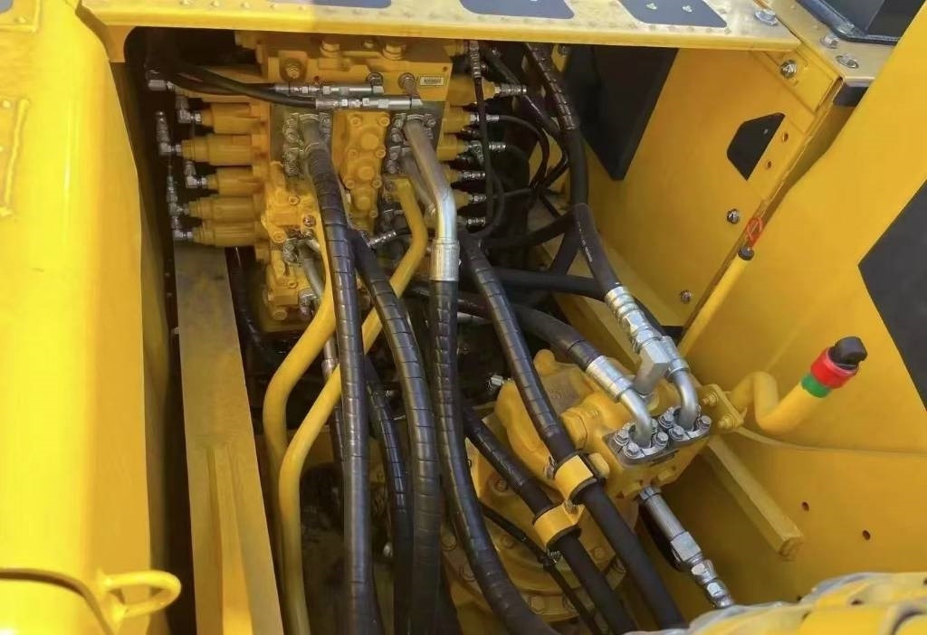 Komatsu PC 200-8 - Bager goseničar: slika 3 Komatsu PC 200-8 - Bager goseničar: slika 3