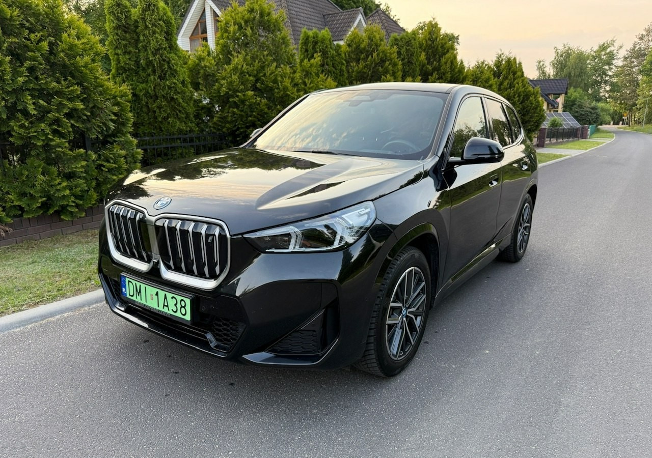 BMW X1 iX1 iX1 xDrive30 313KM M-Sport H/K Panorama AdaptiveLed Masaże Kam360 - SUV: slika 1 BMW X1 iX1 iX1 xDrive30 313KM M-Sport H/K Panorama AdaptiveLed Masaże Kam360 - SUV: slika 1