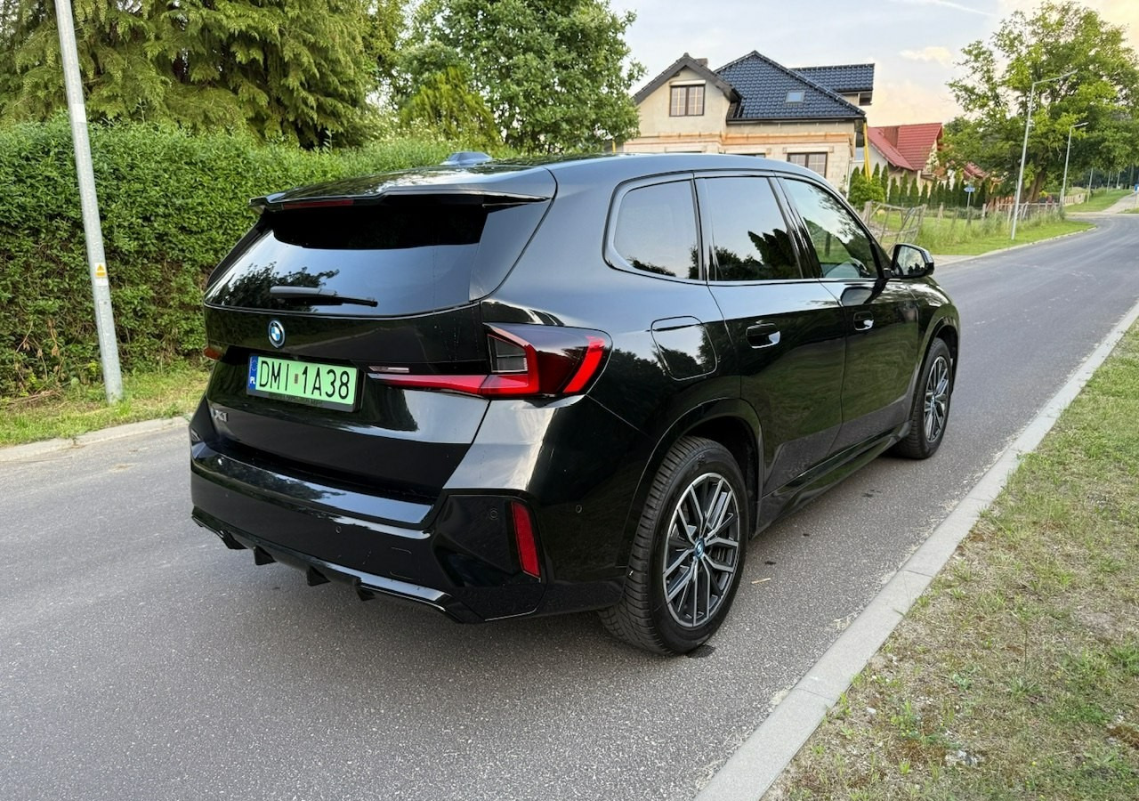BMW X1 iX1 iX1 xDrive30 313KM M-Sport H/K Panorama AdaptiveLed Masaże Kam360 - SUV: slika 4 BMW X1 iX1 iX1 xDrive30 313KM M-Sport H/K Panorama AdaptiveLed Masaże Kam360 - SUV: slika 4