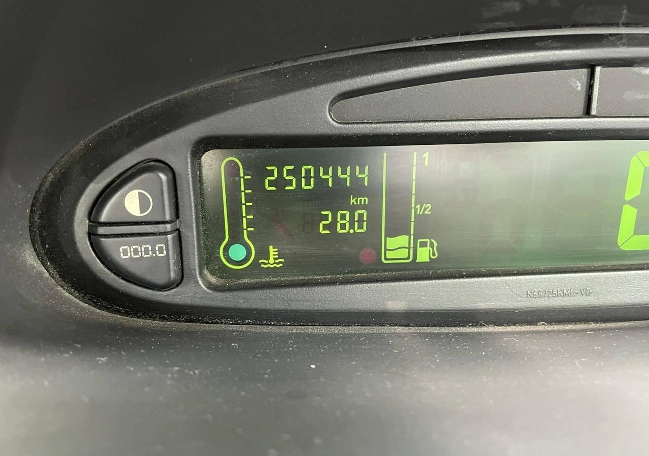 Avtomobil Citroen Xsara Picasso Citroen Xsara Picasso 1.6HDI-110KM Klima tempomat 2006: slika 14