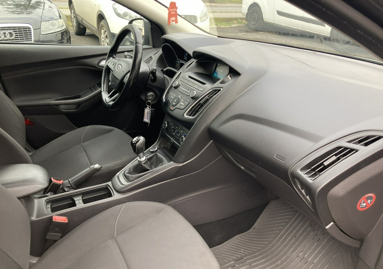 Ford Focus III Focus 1.0 EcoBoost Klima Salon PL 2015 - Kombilimuzina: slika 4 Ford Focus III Focus 1.0 EcoBoost Klima Salon PL 2015 - Kombilimuzina: slika 4