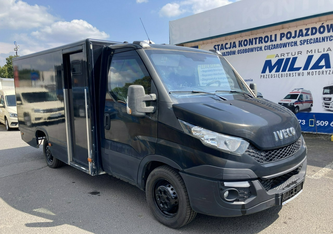 Iveco Daily Iveco 35-130 Bankowóz Kuloodporny Opancerzony Pancerny 2015 - Dostavno vozilo z zabojnikom: slika 1 Iveco Daily Iveco 35-130 Bankowóz Kuloodporny Opancerzony Pancerny 2015 - Dostavno vozilo z zabojnikom: slika 1