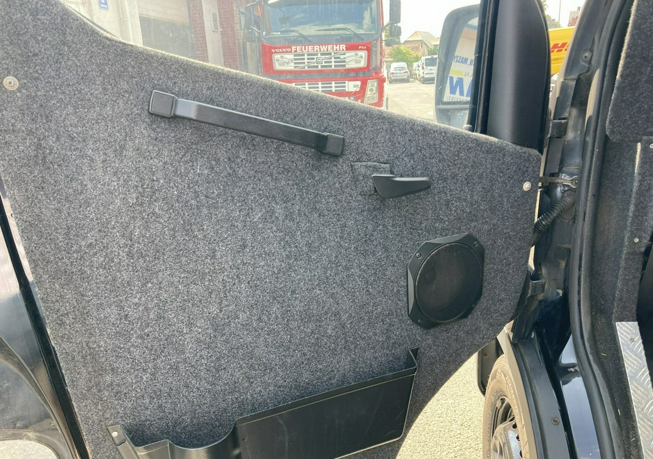 Iveco Daily Iveco 35-130 Bankowóz Kuloodporny Opanceżony pancerny 2015 - Zbirateljsko vozilo: slika 3 Iveco Daily Iveco 35-130 Bankowóz Kuloodporny Opanceżony pancerny 2015 - Zbirateljsko vozilo: slika 3