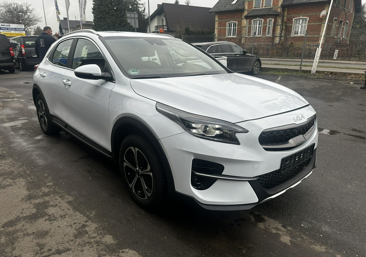 Kia Xceed 1.6 GDI Hybryda Plug-in 50 km na prądzie 2022 - Kombilimuzina: slika 1 Kia Xceed 1.6 GDI Hybryda Plug-in 50 km na prądzie 2022 - Kombilimuzina: slika 1