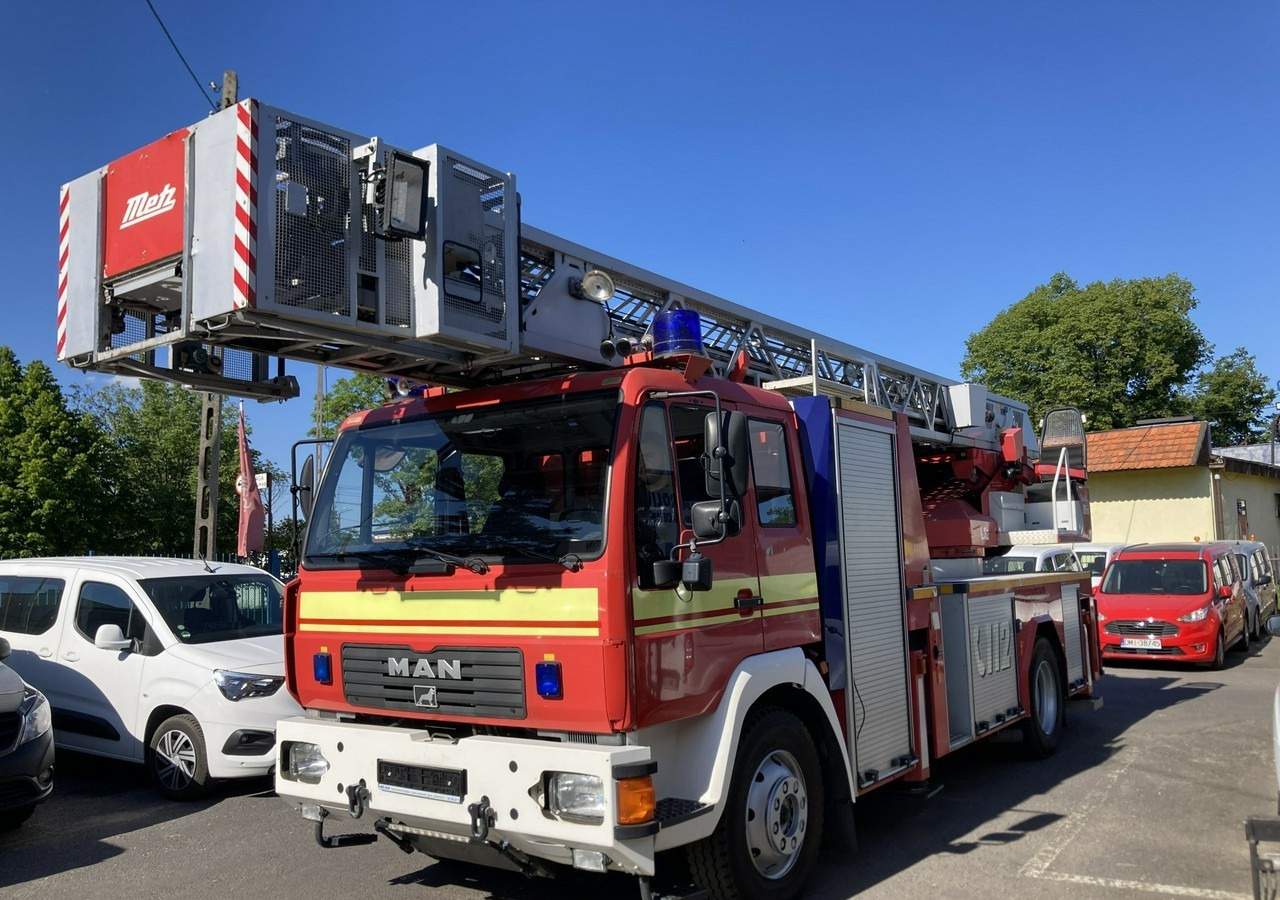 MAN L 2000 MAN 15,280 Straż pożarna drabina Strażacka zwyżka 32m Metz Model 20 - Gasilsko vozilo: slika 2 MAN L 2000 MAN 15,280 Straż pożarna drabina Strażacka zwyżka 32m Metz Model 20 - Gasilsko vozilo: slika 2
