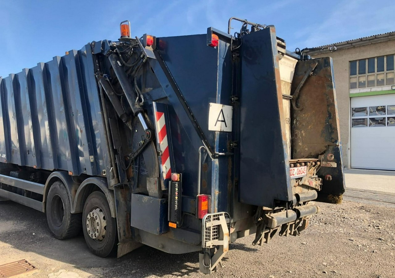 MAN TGA 26.320 Śmieciarka TGA 26.320 Śmieciarka Powerpress 525 FAUN 2008 - Smetarski tovornjak: slika 4 MAN TGA 26.320 Śmieciarka TGA 26.320 Śmieciarka Powerpress 525 FAUN 2008 - Smetarski tovornjak: slika 4