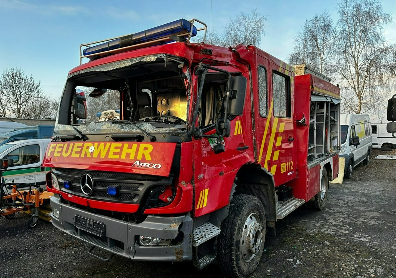 Mercedes-Benz Atego 918 Straż Pożarna 4X4 Wóz strażacki 2006 Atego 918 Straż Pożarna 4X4 Wóz strażacki 2006 - Gasilsko vozilo: slika 3 Mercedes-Benz Atego 918 Straż Pożarna 4X4 Wóz strażacki 2006 Atego 918 Straż Pożarna 4X4 Wóz strażacki 2006 - Gasilsko vozilo: slika 3