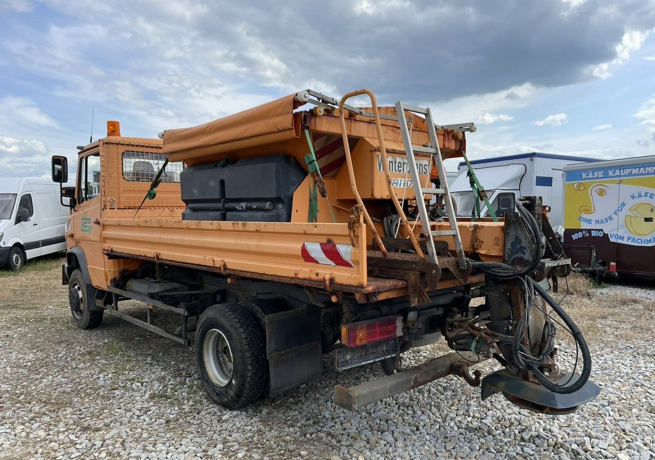 Mercedes-Benz Inny Mercedes-Benz Mercedes Vario 815 Wywrotka 4X4 2004 - Vozilo za zimsko službo: slika 4 Mercedes-Benz Inny Mercedes-Benz Mercedes Vario 815 Wywrotka 4X4 2004 - Vozilo za zimsko službo: slika 4