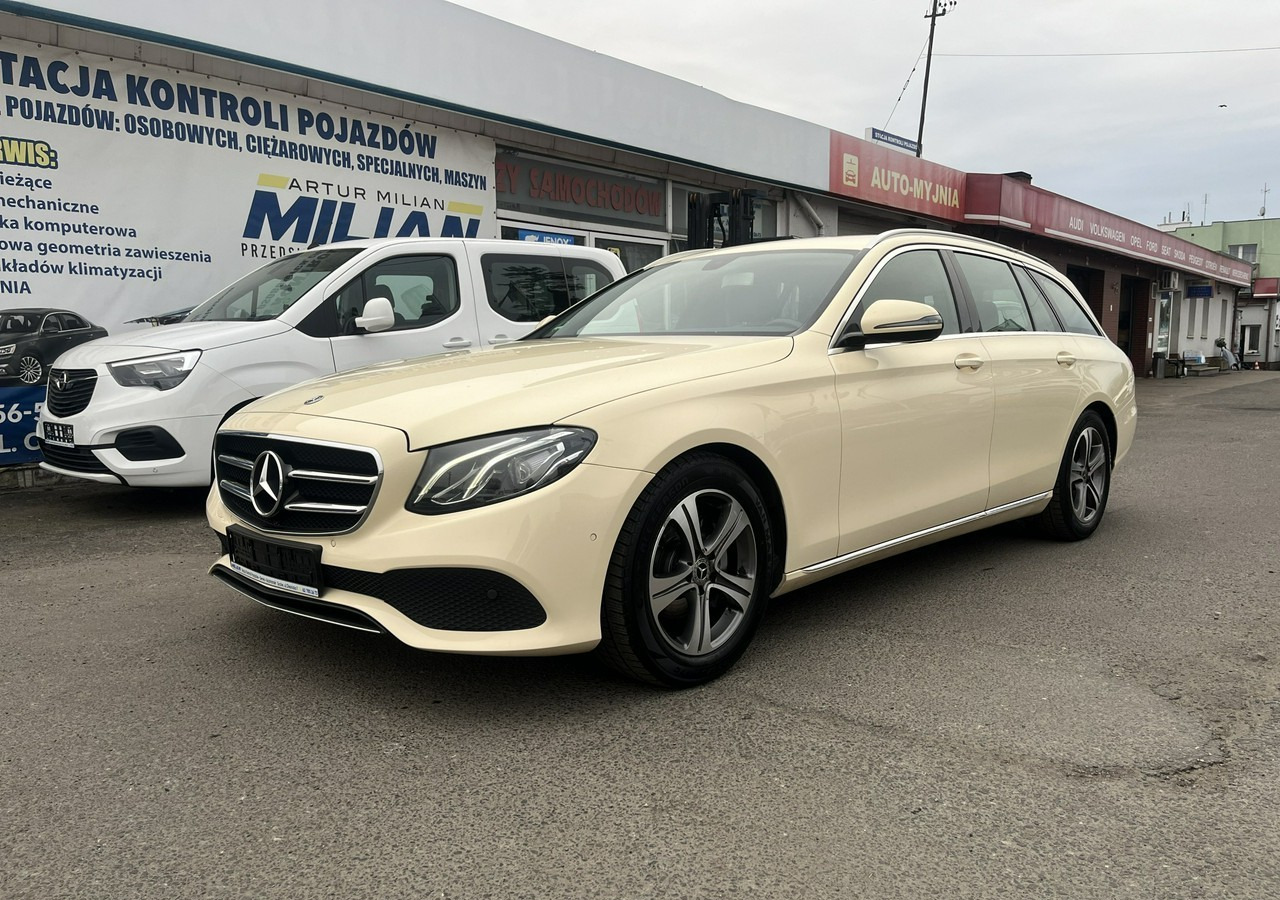 Mercedes-Benz Klasa E E220d T 9G-tronic 197KM Navi FullLed Kamera Asystent Model 2020 FV 2 - Avtomobil: slika 2 Mercedes-Benz Klasa E E220d T 9G-tronic 197KM Navi FullLed Kamera Asystent Model 2020 FV 2 - Avtomobil: slika 2